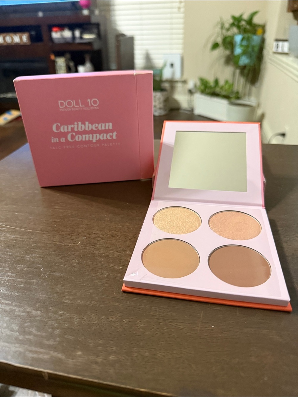 Doll 10 Caribbean in a compact Contour